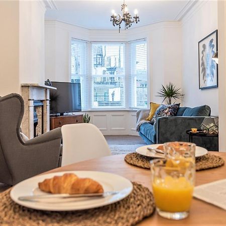 Perfectly Located 4 Storey Townhouse With 2 Parking Spaces In Central Harrogate Exteriér fotografie