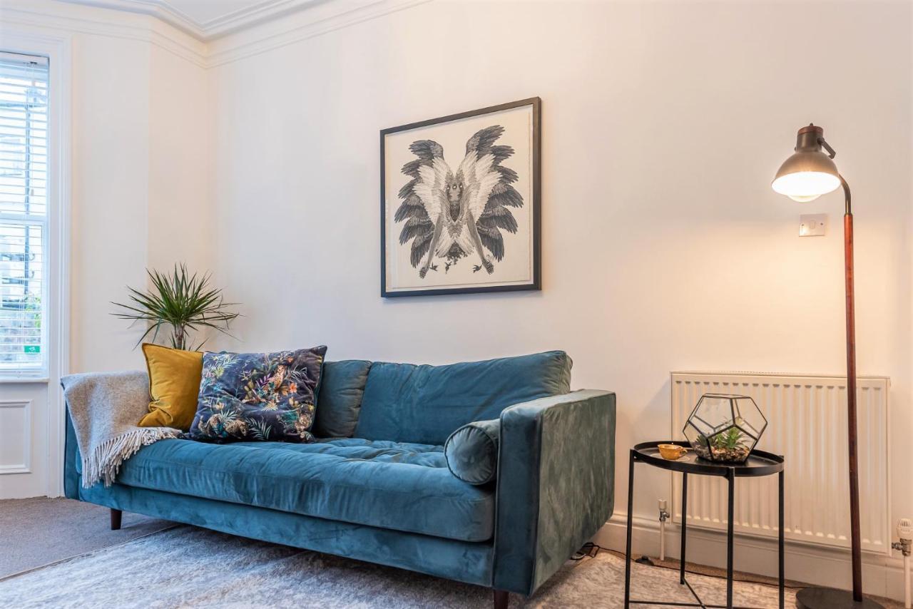 Perfectly Located 4 Storey Townhouse With 2 Parking Spaces In Central Harrogate Exteriér fotografie