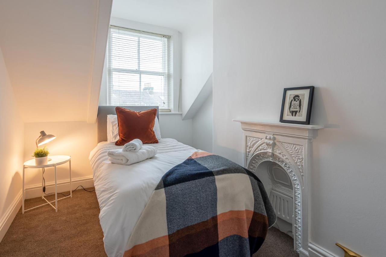 Perfectly Located 4 Storey Townhouse With 2 Parking Spaces In Central Harrogate Exteriér fotografie
