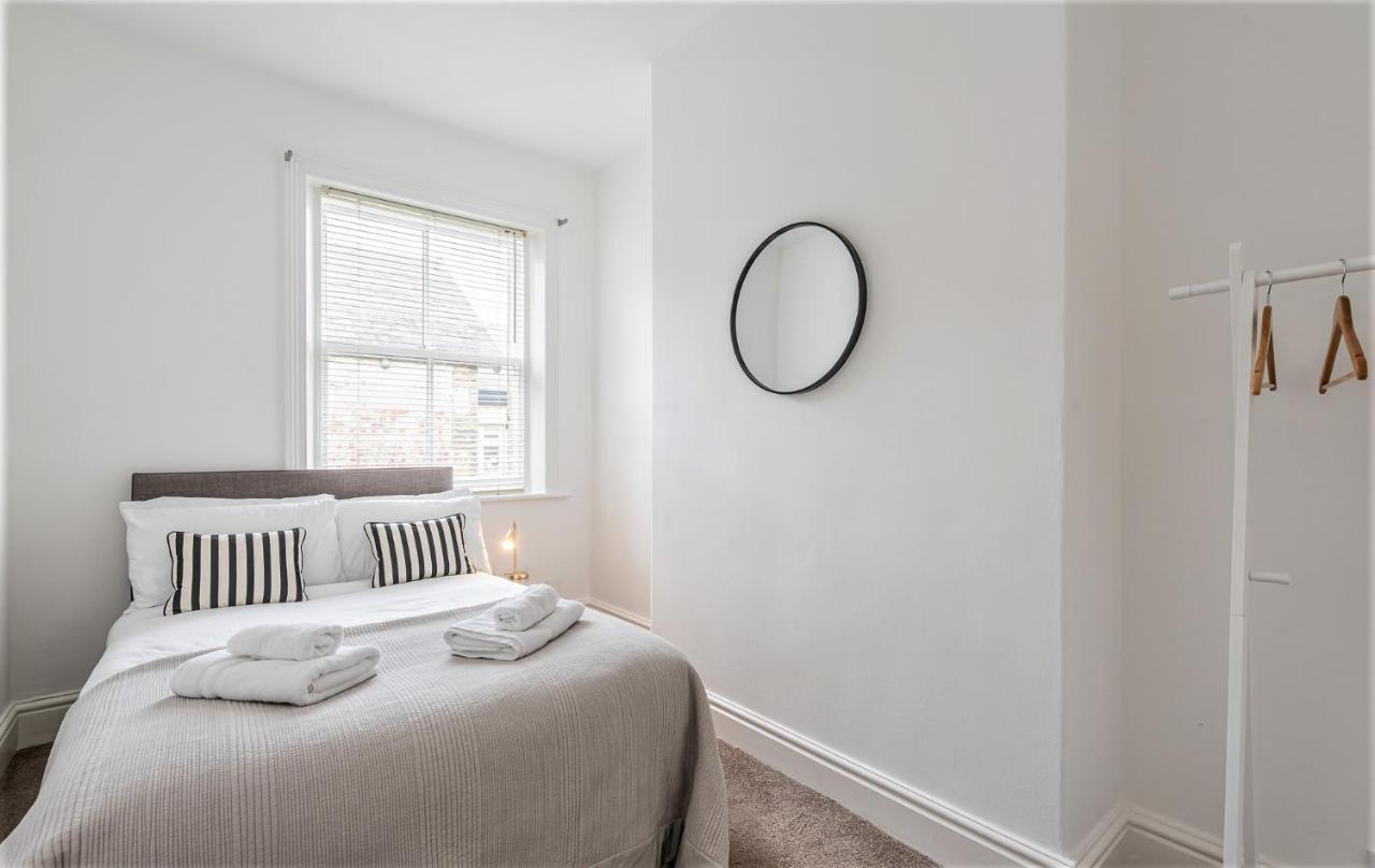 Perfectly Located 4 Storey Townhouse With 2 Parking Spaces In Central Harrogate Exteriér fotografie