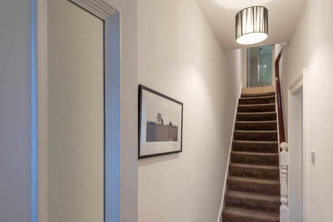 Perfectly Located 4 Storey Townhouse With 2 Parking Spaces In Central Harrogate Exteriér fotografie