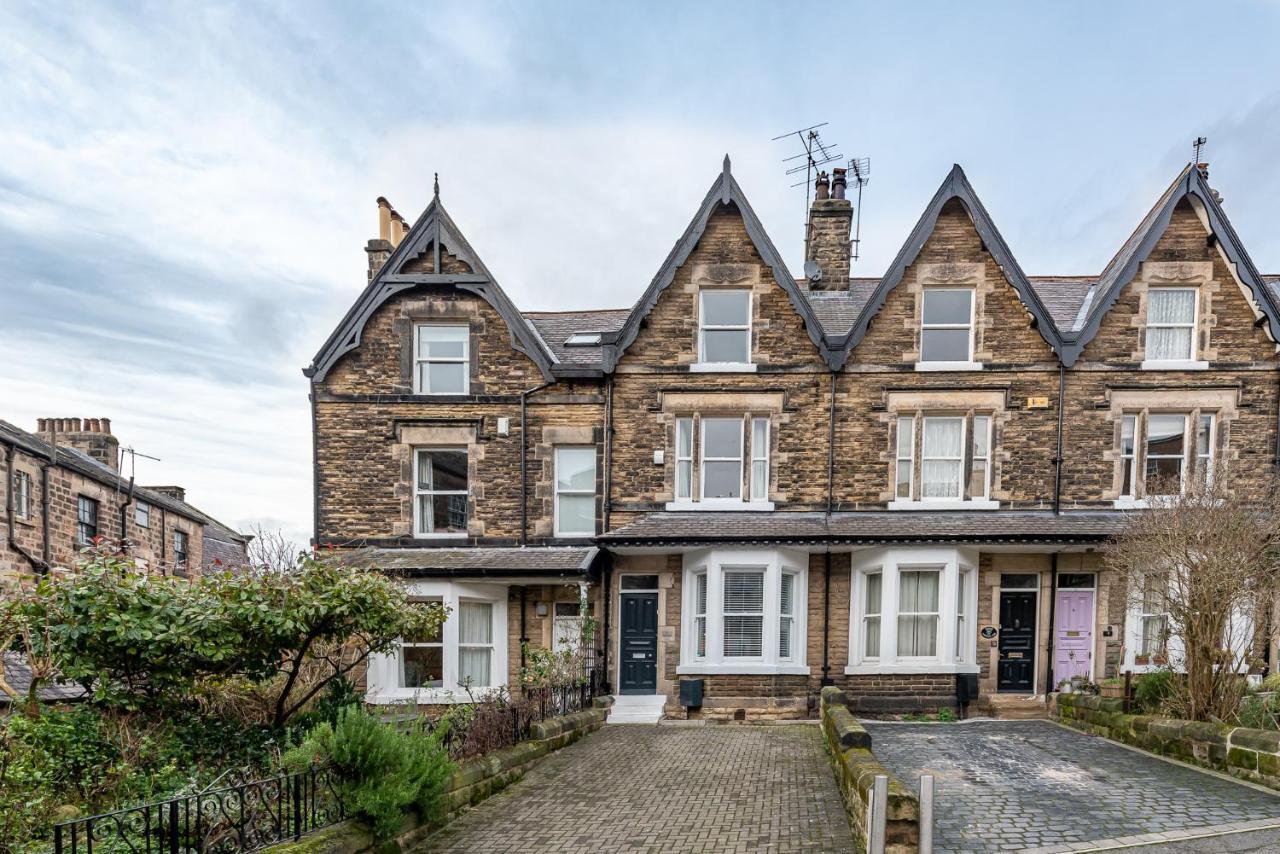 Perfectly Located 4 Storey Townhouse With 2 Parking Spaces In Central Harrogate Exteriér fotografie