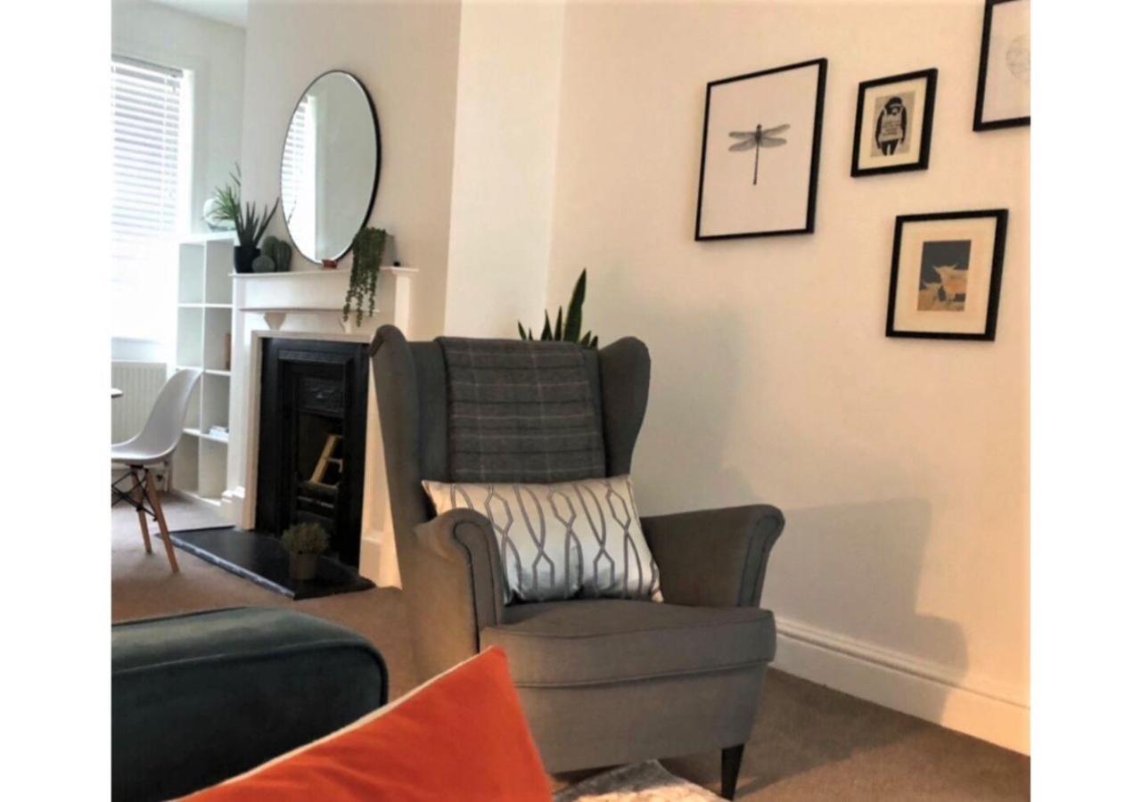 Perfectly Located 4 Storey Townhouse With 2 Parking Spaces In Central Harrogate Exteriér fotografie