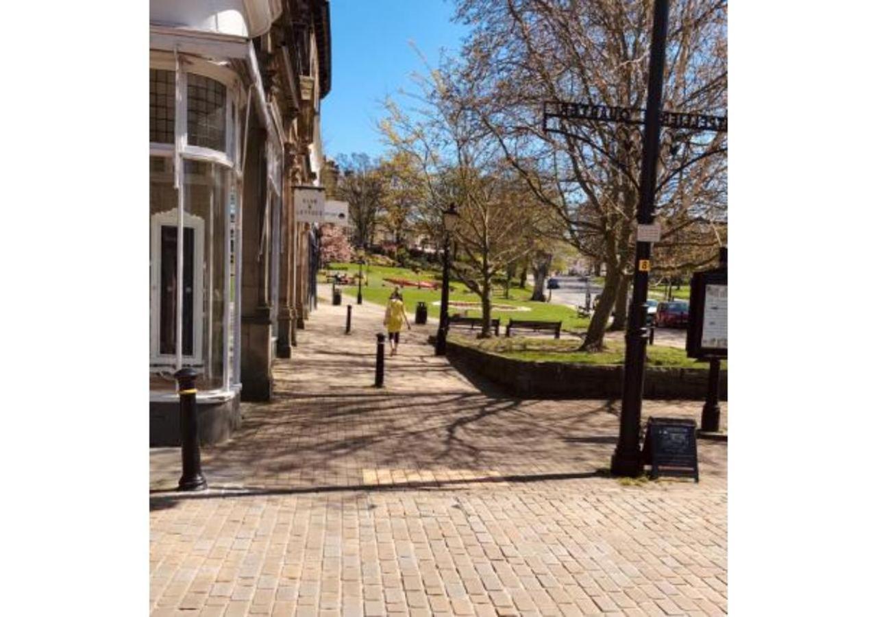 Perfectly Located 4 Storey Townhouse With 2 Parking Spaces In Central Harrogate Exteriér fotografie