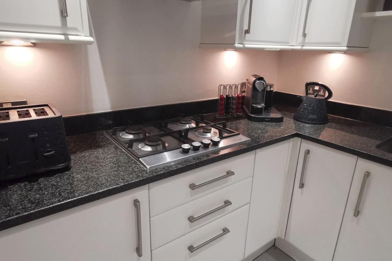 Perfectly Located 4 Storey Townhouse With 2 Parking Spaces In Central Harrogate Exteriér fotografie